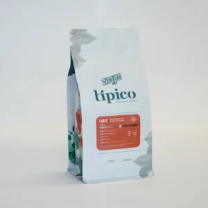 Bolsa de café Lares con diseño floral y etiqueta con detalles sobre origen, acidez y notas de sabor del café.